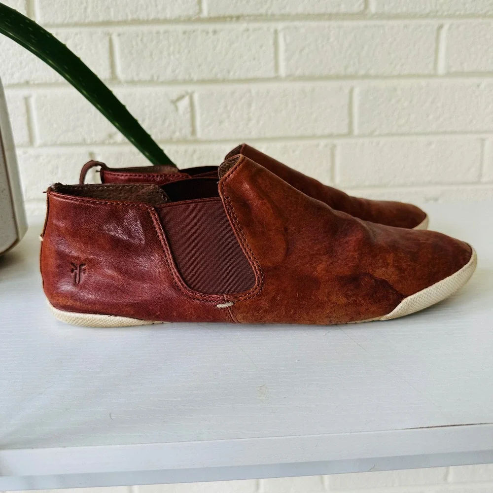 Frye Melanie Slip On Sneakers Cognac Brown Distressed Leather Loafers Shoes
